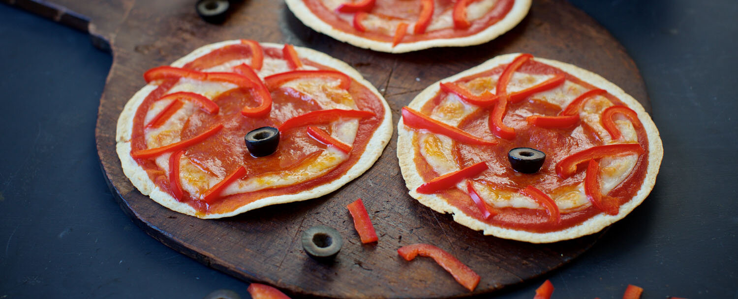 Recipes - Spooky Snacky Eyeball Pizzas - Applegate